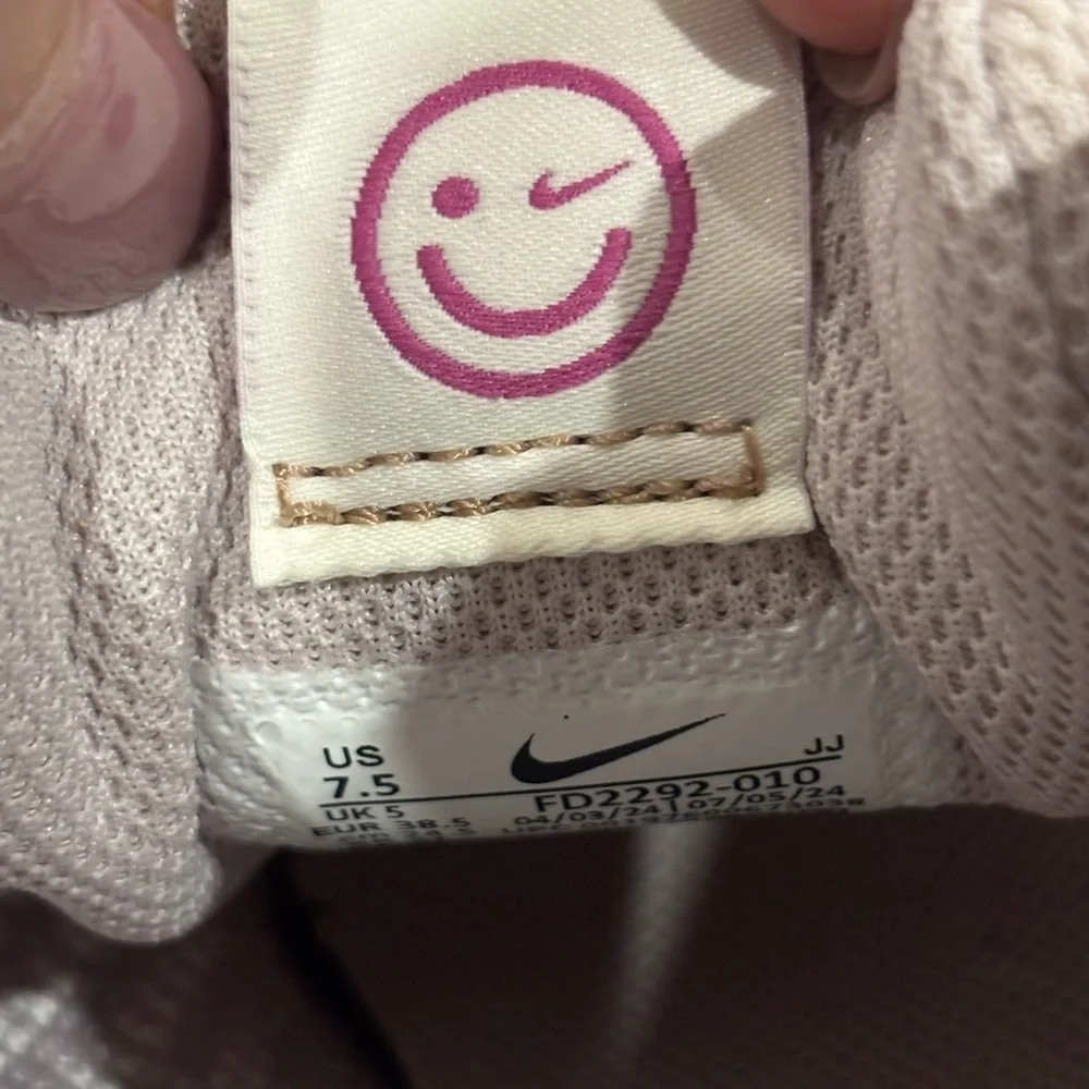 Nike Women’s Interact Run Running Shoes - Picture 13 of 16